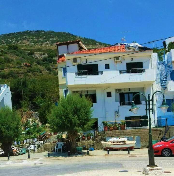 פורני איקריאס Limanaki Studios מראה חיצוני תמונה